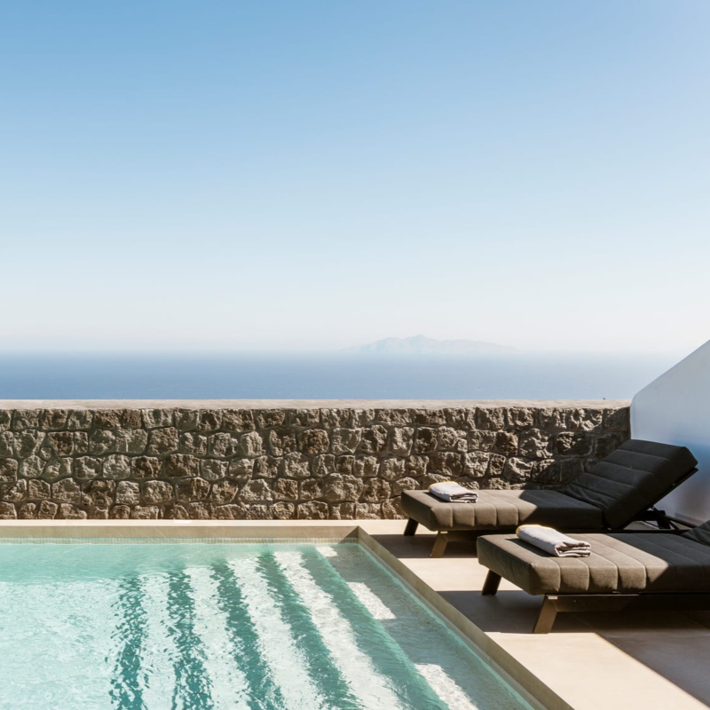 NĒRO Suites by NOMÉE Hospitality Group